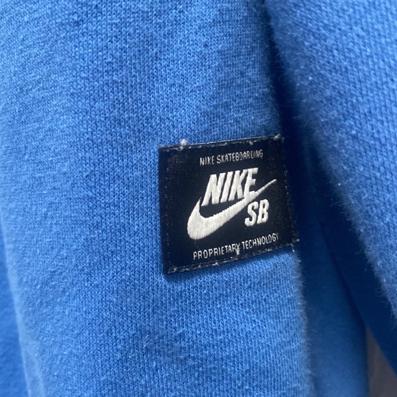 Nike SB sweatshirt. Size extra large. Just has a little bleach stain - Picture 4 of 6